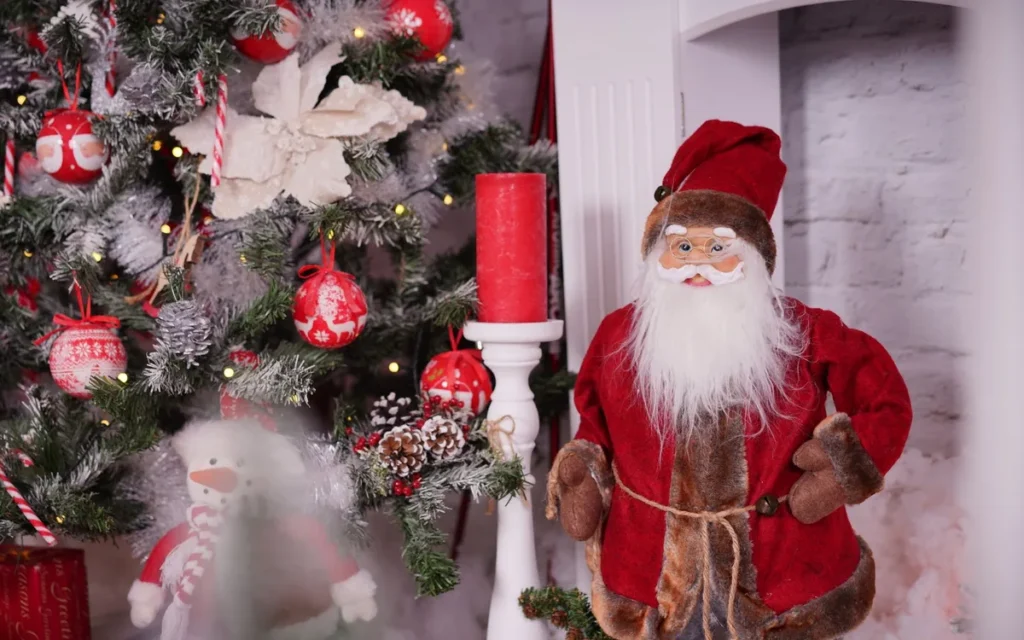Święty Mikołaj a Santa Claus - czym różnią się te postacie?