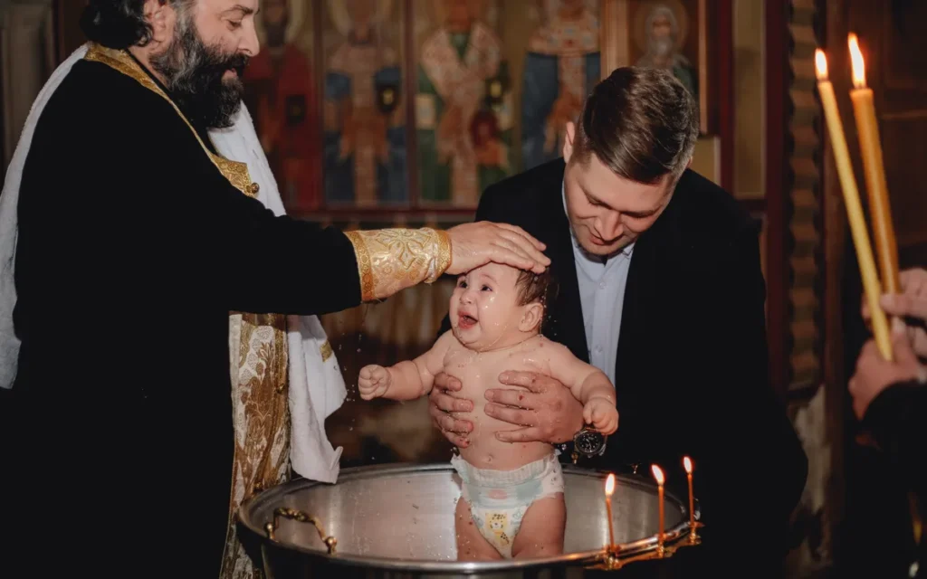 Jak zgłosić chrzest dziecka w parafii?